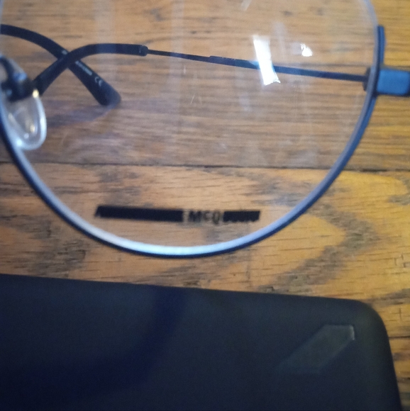 Authentic ALEXANDER MCQUEEN minimalist design, modern fly weight McQ frames🇮🇹 - Picture 10 of 12